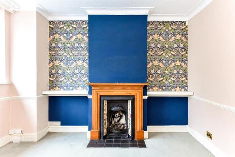 14 Aldeburgh Place, Woodford Green, IG8 0PT