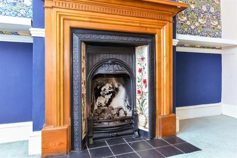 14 Aldeburgh Place, Woodford Green, IG8 0PT
