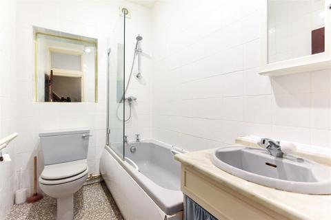 14 Aldeburgh Place, Woodford Green, IG8 0PT