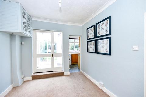 14 Aldeburgh Place, Woodford Green, IG8 0PT