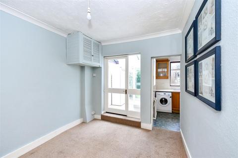 14 Aldeburgh Place, Woodford Green, IG8 0PT