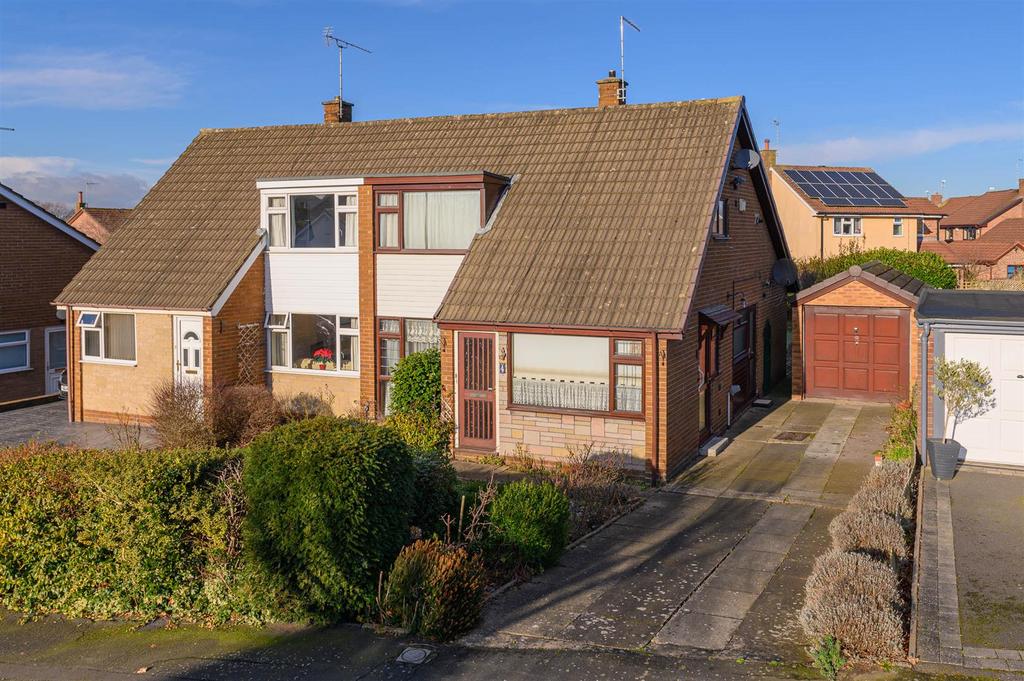 Mount Close, Nantwich 2 bed semidetached bungalow £215,000