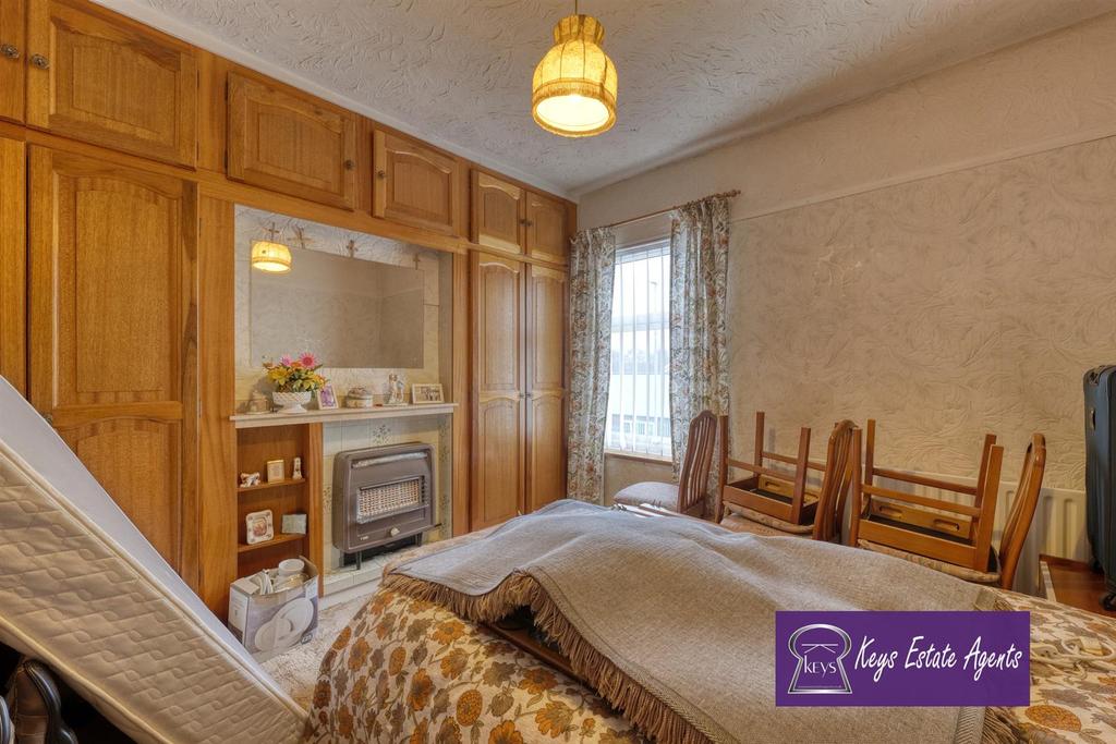 Bedroom (front)