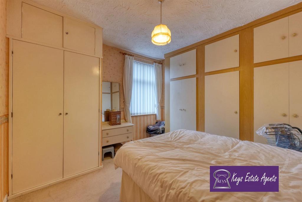Bedroom (rear)