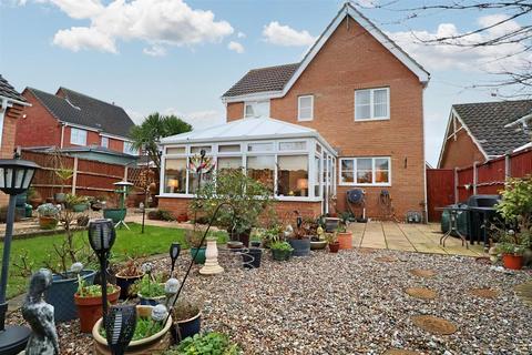 5 Bentley Drive, Lowestoft, NR32 4WA