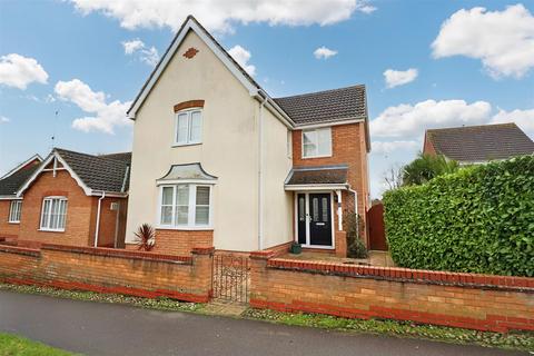 5 Bentley Drive, Lowestoft, NR32 4WA