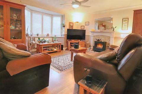 5 Bentley Drive, Lowestoft, NR32 4WA