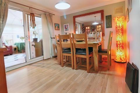 5 Bentley Drive, Lowestoft, NR32 4WA