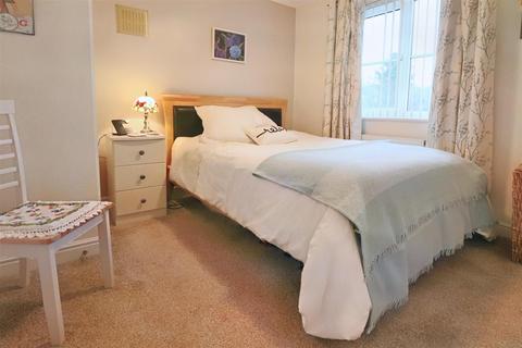 5 Bentley Drive, Lowestoft, NR32 4WA