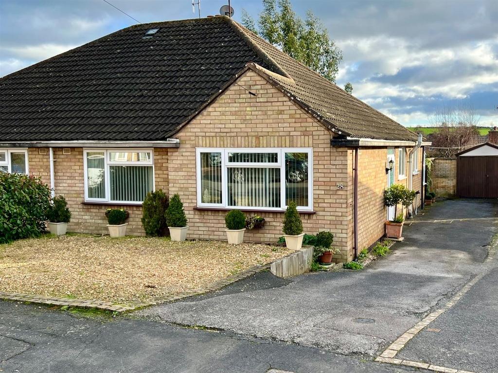 Hillcrest, Cubbington, Leamington Spa 3 bed semidetached bungalow for