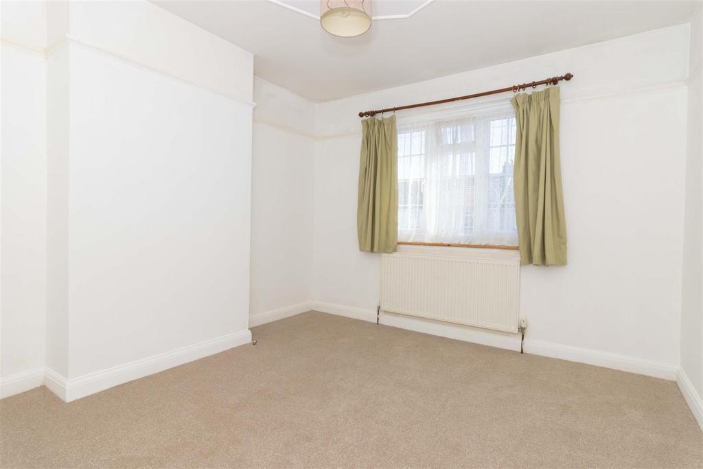 Orchard Avenue, Lancing 3 bed house £1,600 pcm (£369 pw)