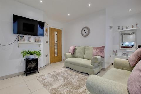 Apartment 3, Broadway House Broadway, Hornsea, HU18 1PZ