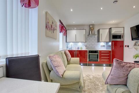 Apartment 3, Broadway House Broadway, Hornsea, HU18 1PZ