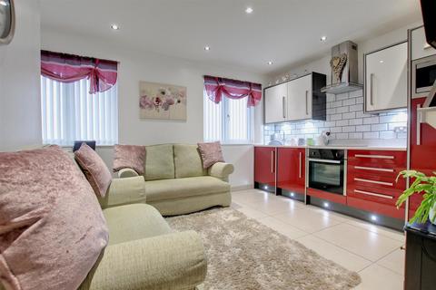 Apartment 3, Broadway House Broadway, Hornsea, HU18 1PZ