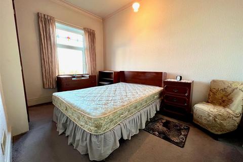 562 Wakefield Road, Huddersfield, HD5 8PU