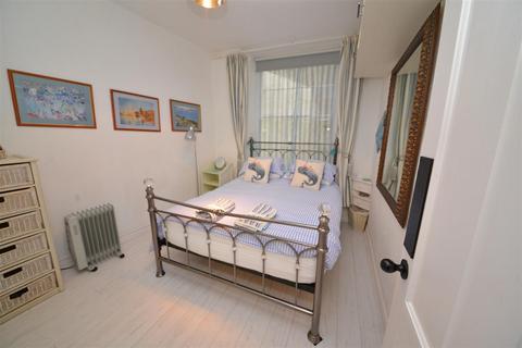 1 bedroom flat for sale, 1 Warwick House, The Norton, Tenby, Pembrokeshire. SA70