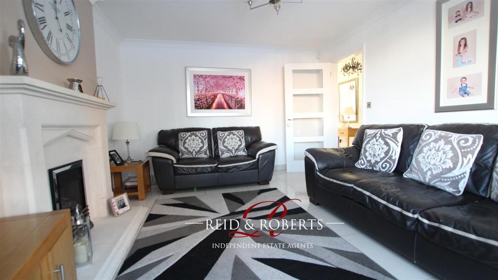 Hillsdown Drive, Connah's Quay, Deeside 4 bed detached house £325,000