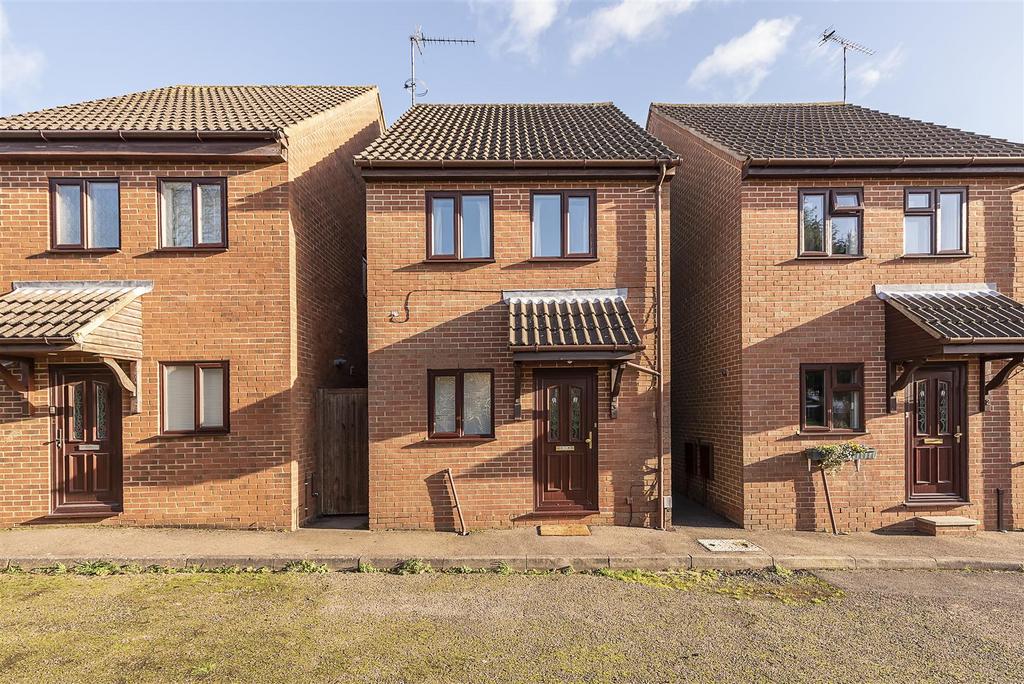 The Chennies, Eastmoor Park, Harpenden 2 bed detached house for sale