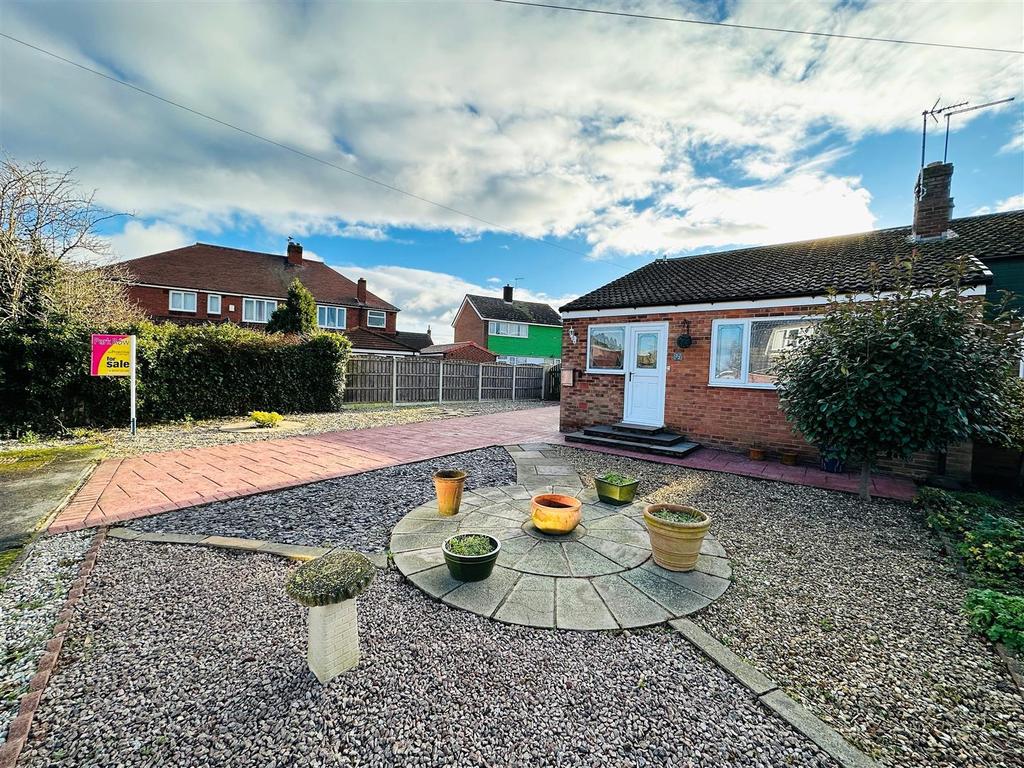 Plough Garth, Kellington, Goole 2 bed semidetached bungalow £160,000