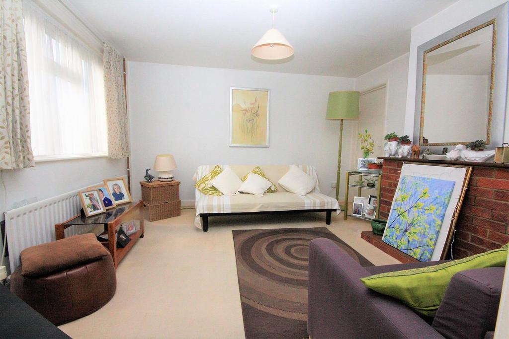 Underwood Road, Eastleigh 3 bed semidetached house £289,950