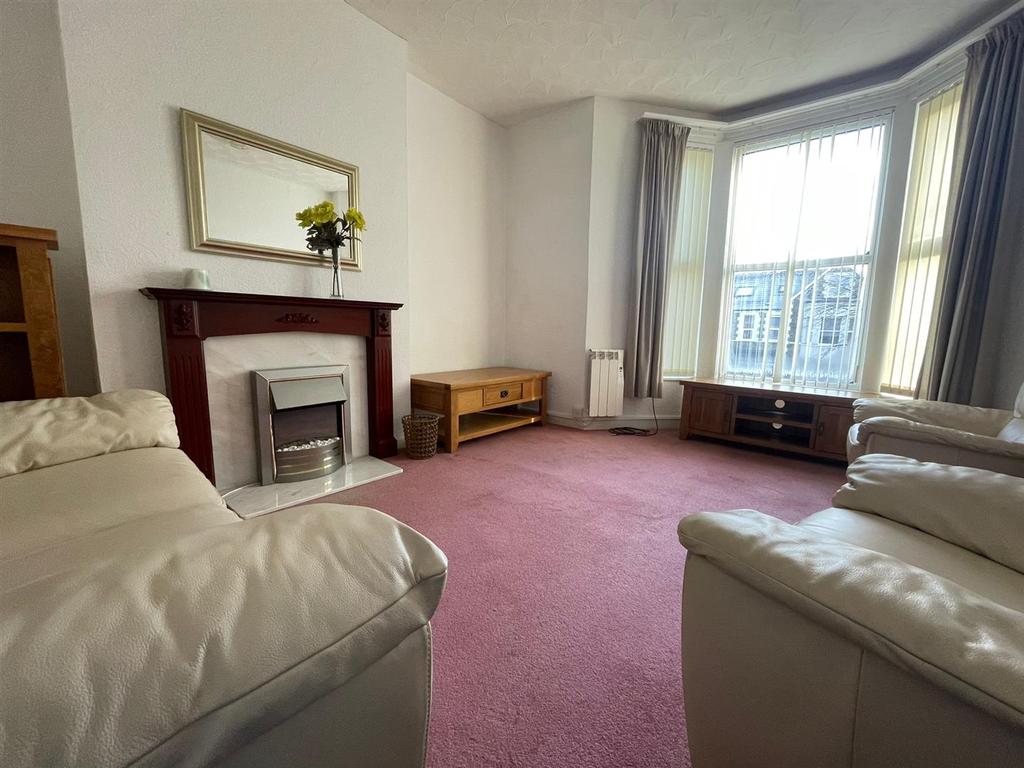 Richmond Road, Cardiff 2 bed flat £995 pcm (£230 pw)
