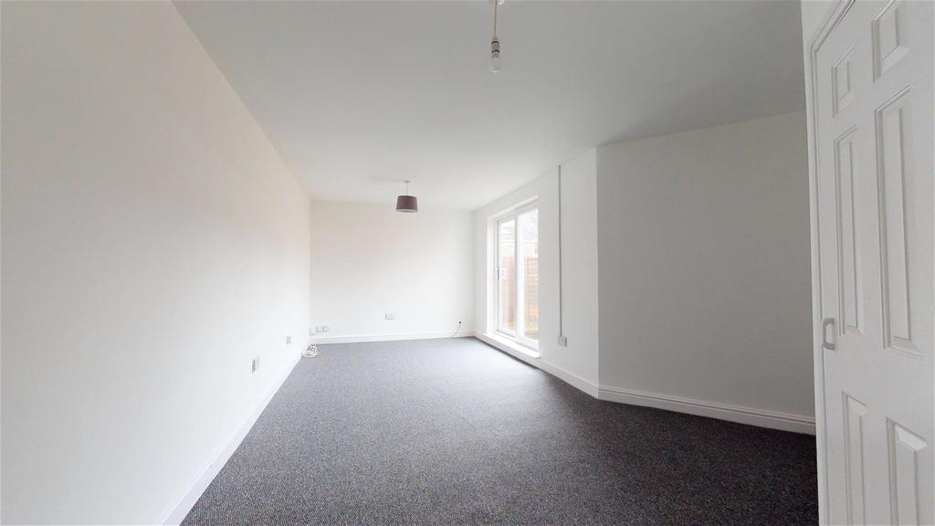 Leinster Avenue, Knowle 3 bed end of terrace house £275,000