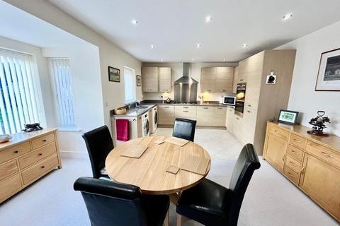 28 Budding Way, Dursley, GL11 5BE