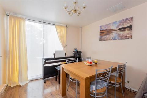 3 bedroom terraced house for sale, Borderside, Wexham, Slough