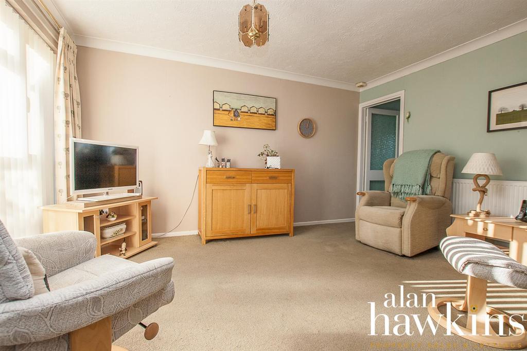Saffron Close, Royal Wootton Bassett 2 bed terraced house £220,000