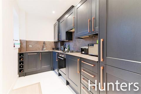 Flat 4, Bank Chambers, 2 Green Lane, Worcester Park, KT4 8AD