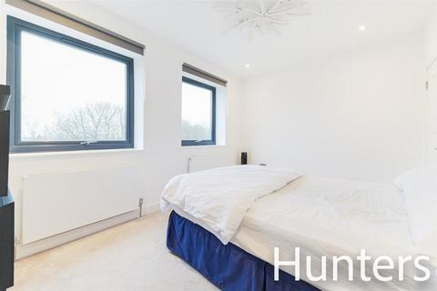Flat 4, Bank Chambers, 2 Green Lane, Worcester Park, KT4 8AD