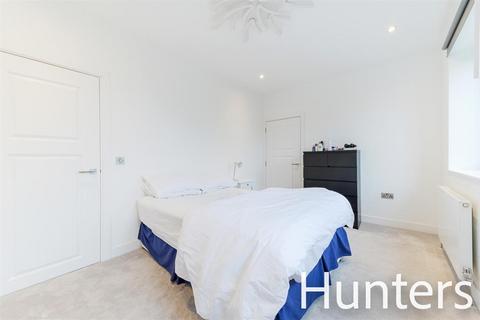 Flat 4, Bank Chambers, 2 Green Lane, Worcester Park, KT4 8AD