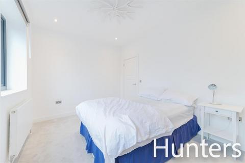 Flat 4, Bank Chambers, 2 Green Lane, Worcester Park, KT4 8AD