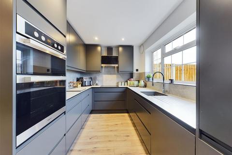 2 Church Close, Cliffe, Rochester, ME3 7UT