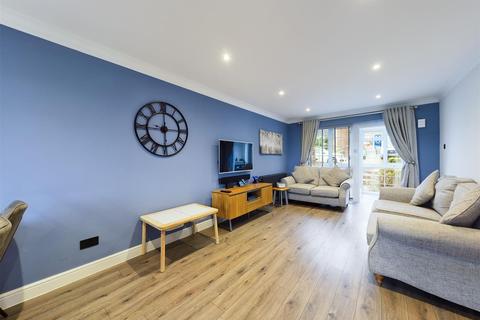 2 Church Close, Cliffe, Rochester, ME3 7UT