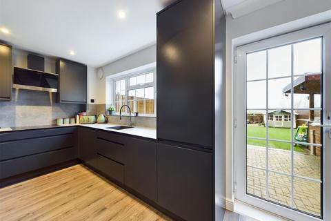 2 Church Close, Cliffe, Rochester, ME3 7UT