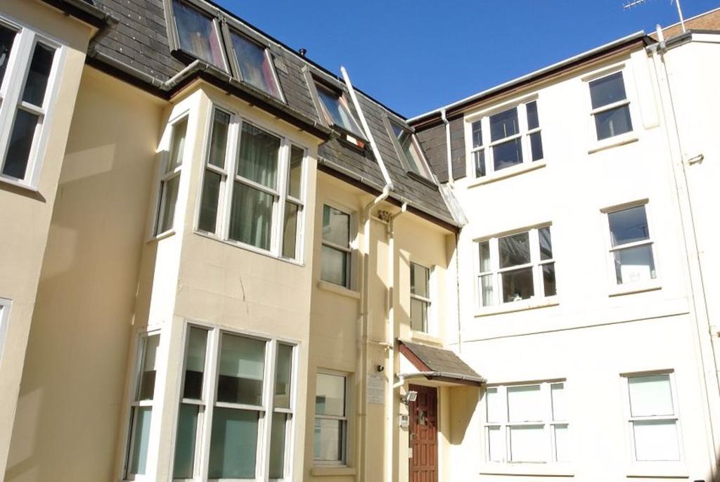 Farm Road, Hove, BN3 1FB. 1 bed flat £1,050 pcm (£242 pw)