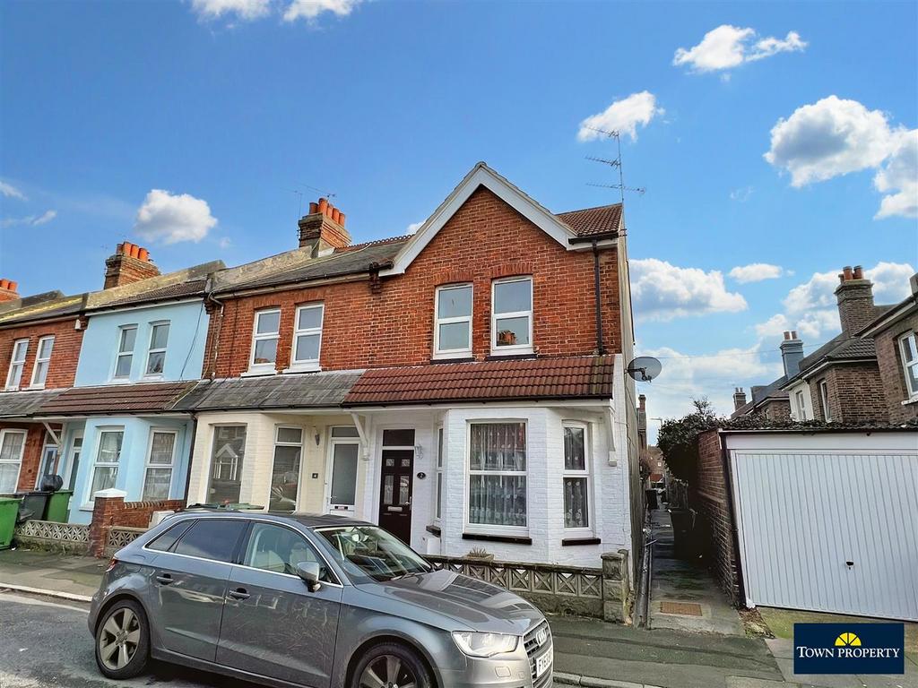 Dudley Road, Eastbourne 3 bed end of terrace house £260,000