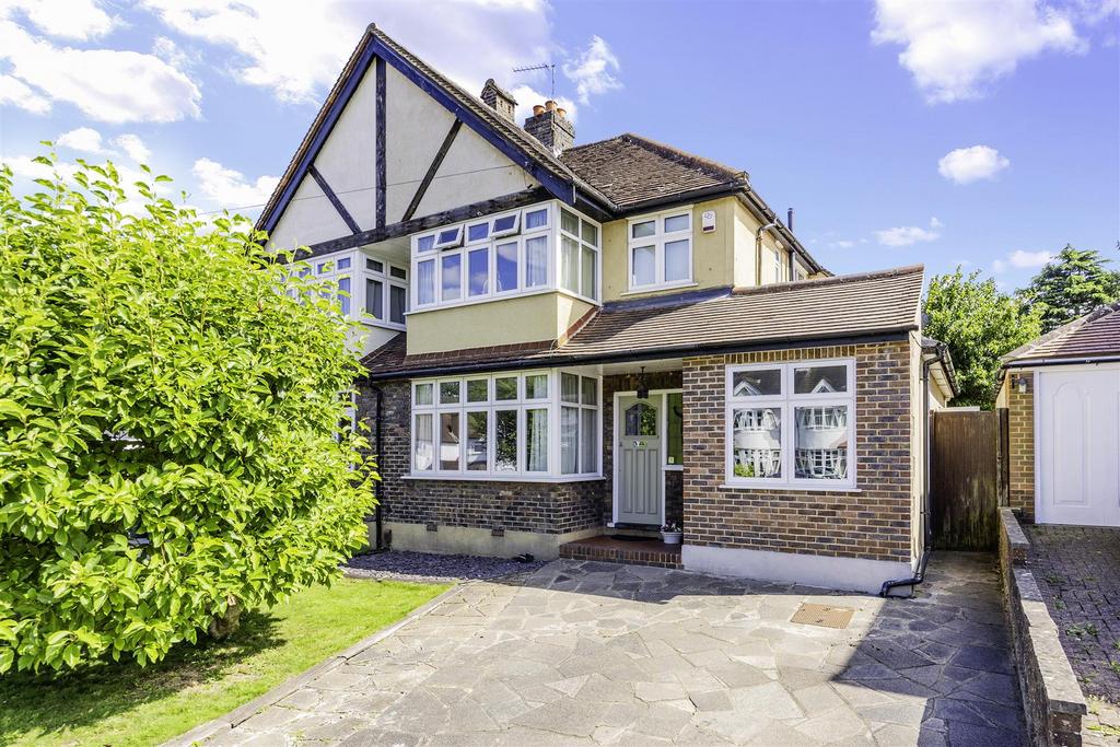 Commonfield Road, Banstead 4 bed semidetached house for sale £775,000