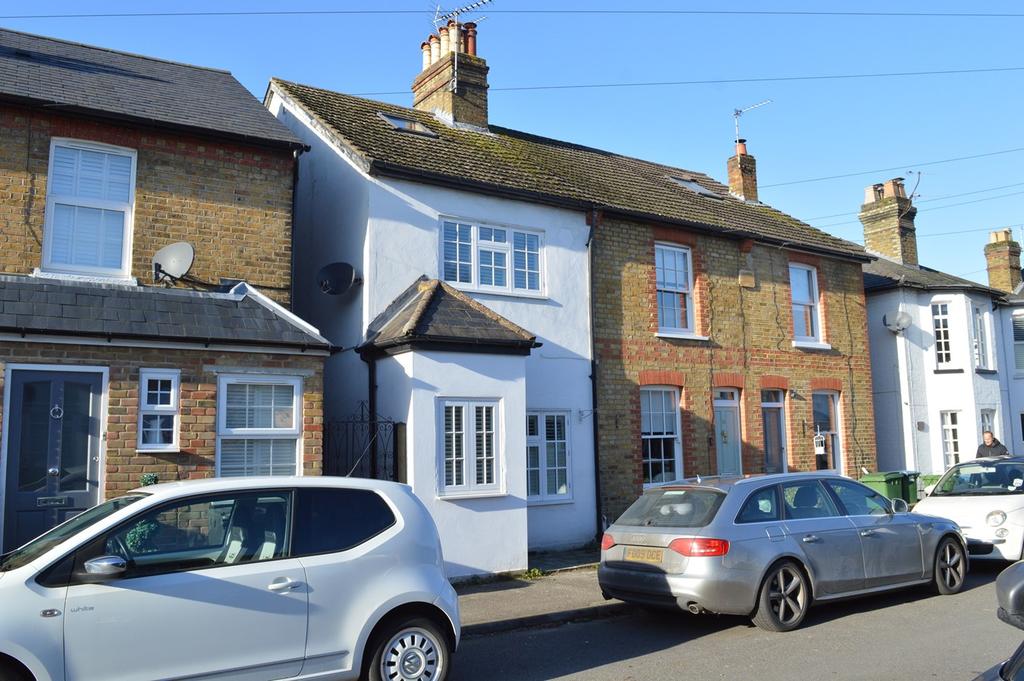 New Road, Weybridge, KT13 3 bed end of terrace house £2,500 pcm (£577 pw)