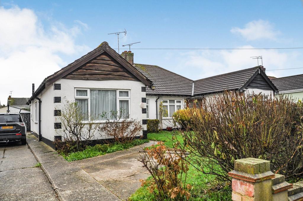 Baddow Hall Avenue, Great Baddow, Chelmsford, CM2 3 bed bungalow for