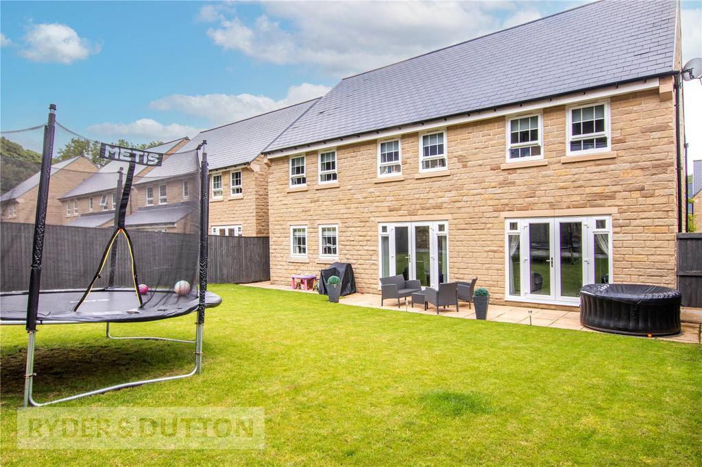 Siskin Gardens, Netherton, Huddersfield, West Yorkshire, HD4 5 bed