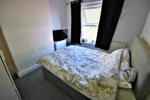 2 bedroom terraced house to rent, Gibson Street, Wrexham, LL13