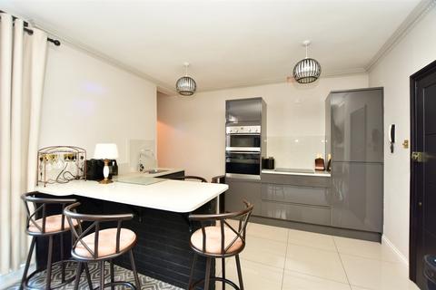 1 bedroom ground floor flat for sale, Union Street, Rochester, Kent