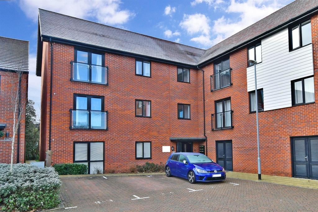Charlotte Way, Leybourne, West Malling, Kent 1 bed flat £220,000