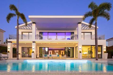 5 bedroom villa - Aloha, Marbella, Malaga