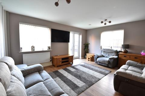 3 bedroom end of terrace house for sale - Clarence Gardens, Luton, Bedfordshire, LU1 5FL