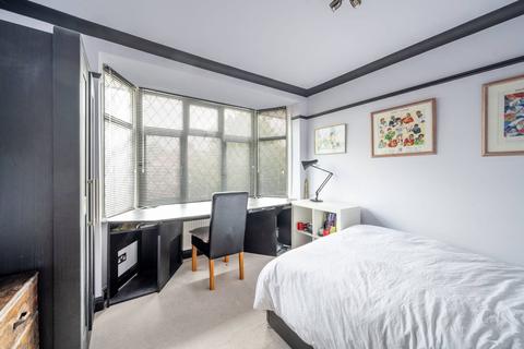 3 bedroom semi-detached house to rent - Brockenhurst Avenue, Worcester Park, KT4