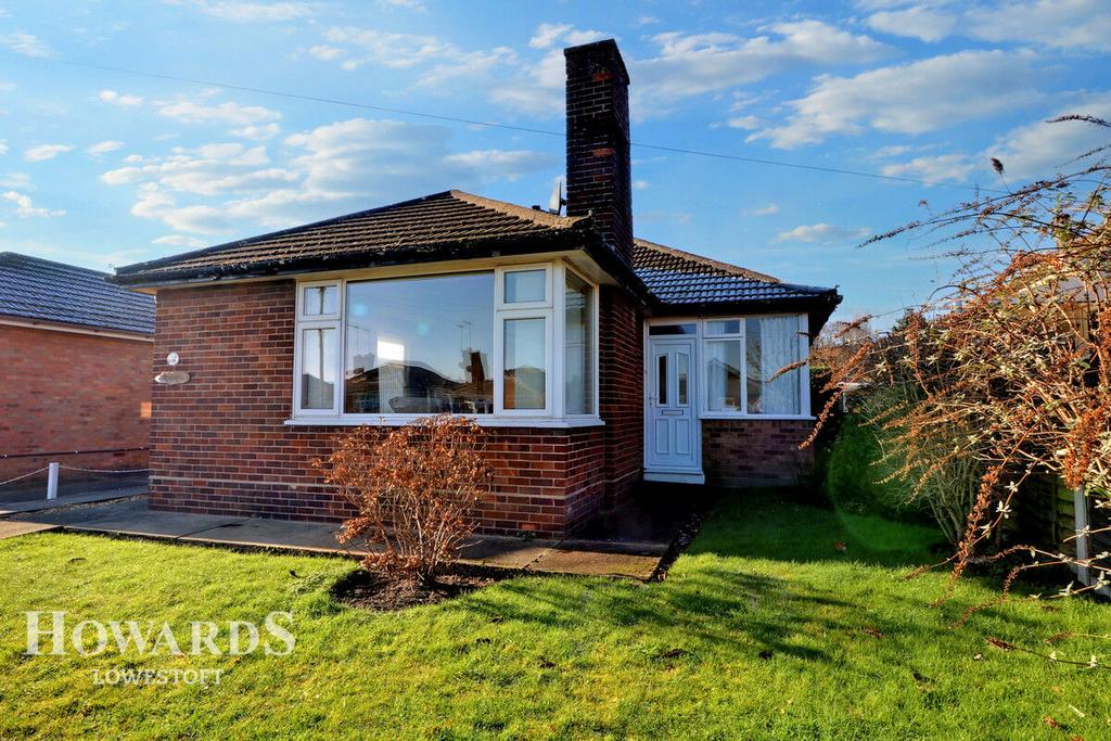 Higher Drive, Lowestoft 3 bed detached bungalow £250,000