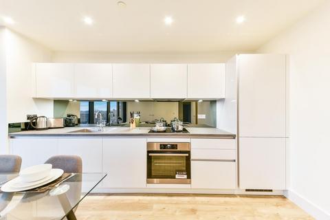 2 bedroom apartment to rent, London Square, Staines, TW18